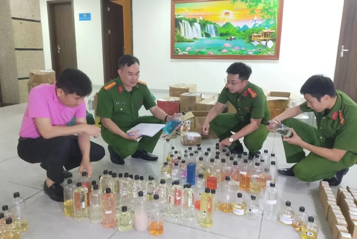 Cách phát hiện nước hoa giả qua vụ án Thanh Hóa