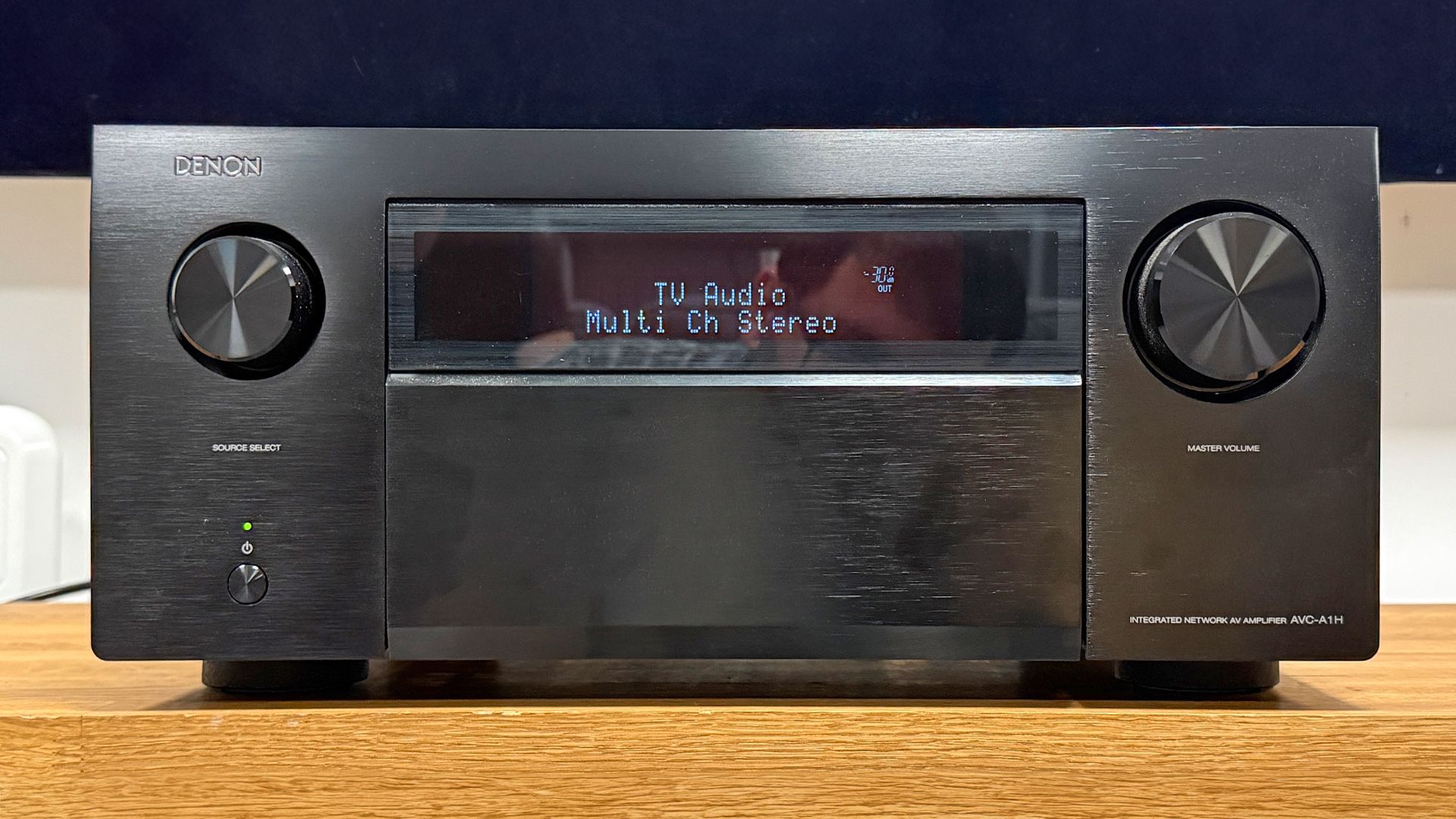Ampli tích hợp cao cấp: Accuphase E-5000, Denon AVC-A1H và McIntosh MX124 so sánh chi tiết