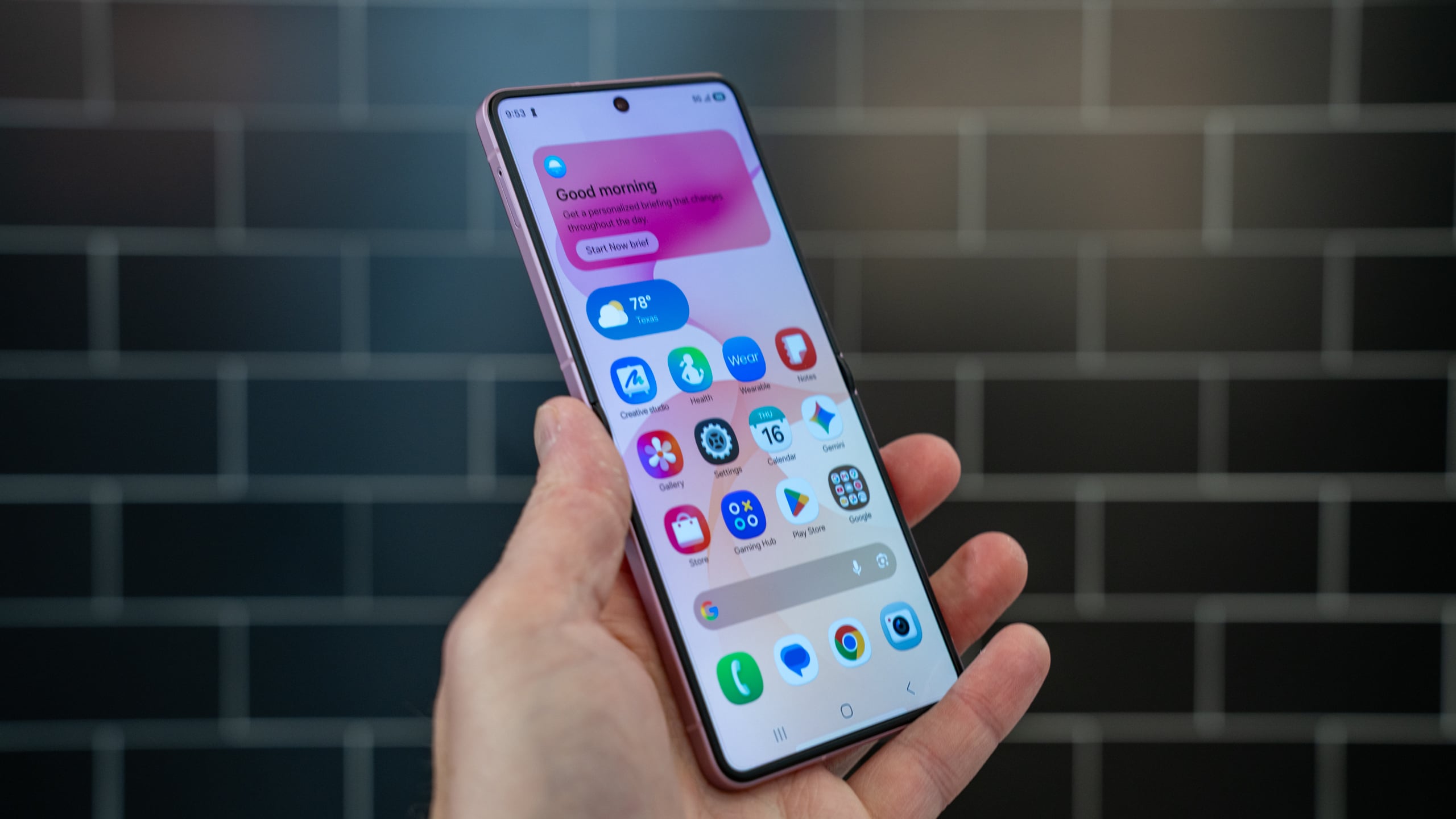 Samsung Galaxy Z Flip 8 Raises the Price While Trimming the Magic