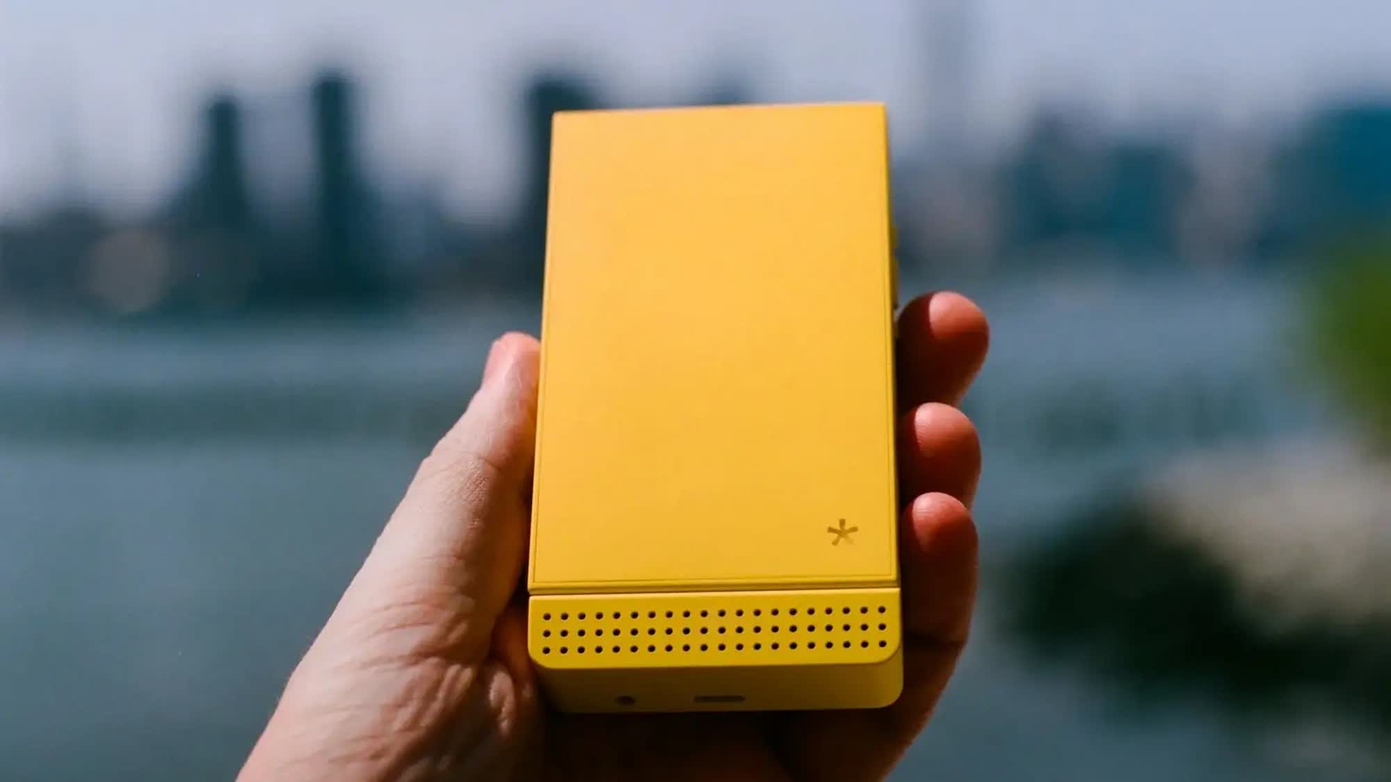 Minimalist Phones vs Flagships: Will They Really Stop Your Doomscrolling?