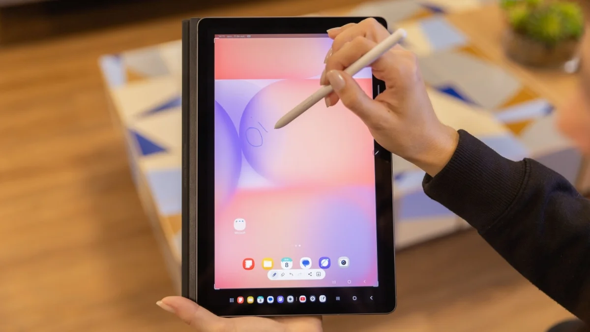 Tablet giảm giá mạnh: TCL, Amazon Fire, Samsung hay Lenovo?