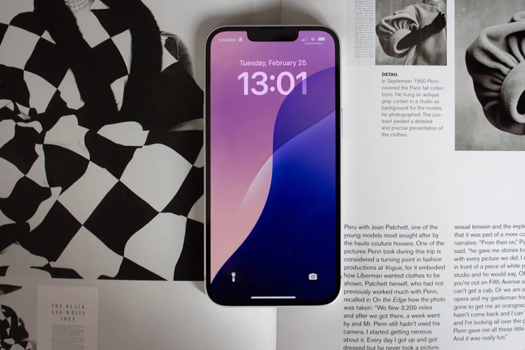 iPhone 16e giảm xuống 13,7 triệu đồng: Mua ngay hay chờ iPhone 17?