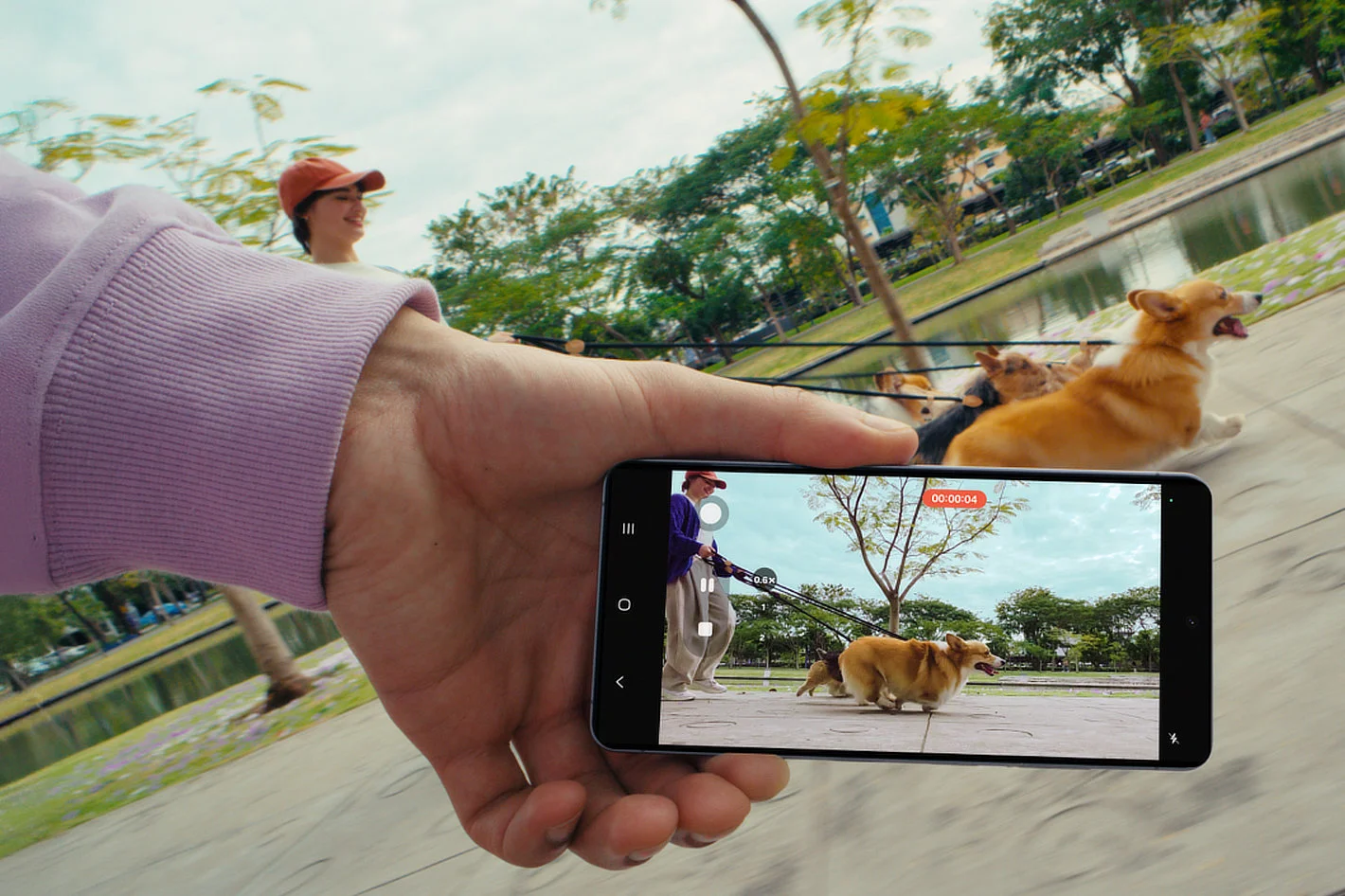 Giữ video ổn định trên điện thoại: từ Super Steady Galaxy S26 đến kỹ thuật cầm máy thông minh