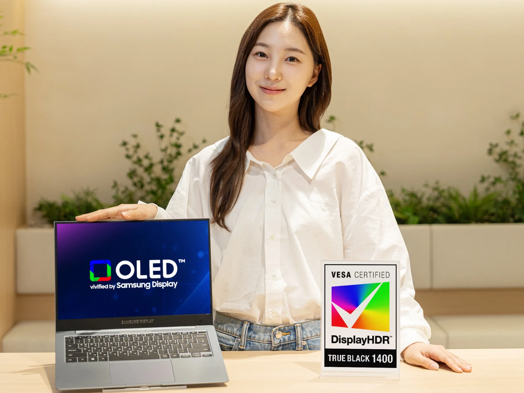 Samsung tandem OLED 1.600 nit: bước ngoặt cho màn hình laptop cao cấp