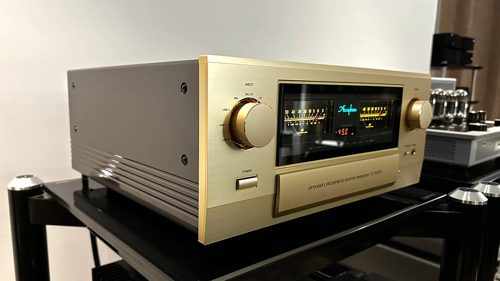 Ampli tích hợp cao cấp: Accuphase E-5000, Denon AVC-A1H và McIntosh MX124 so sánh chi tiết