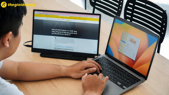 Làm việc trên một màn hình laptop: mỏi mắt là tín hiệu cảnh báo