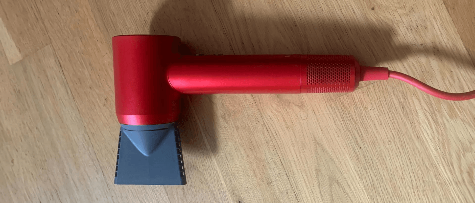 Máy sấy tóc Dyson Supersonic R5 vs Laifen Swift: có nên trả tiền cho công nghệ ion âm cao cấp?