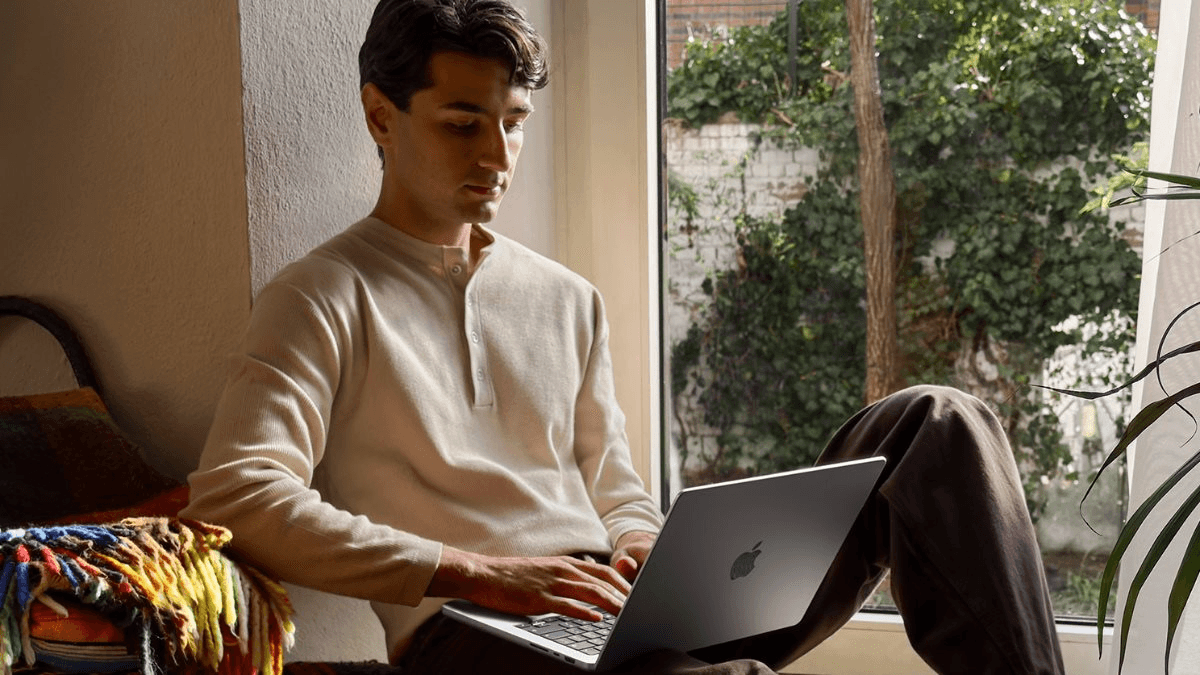 MacBook nào phù hợp cho sinh viên năm học mới?