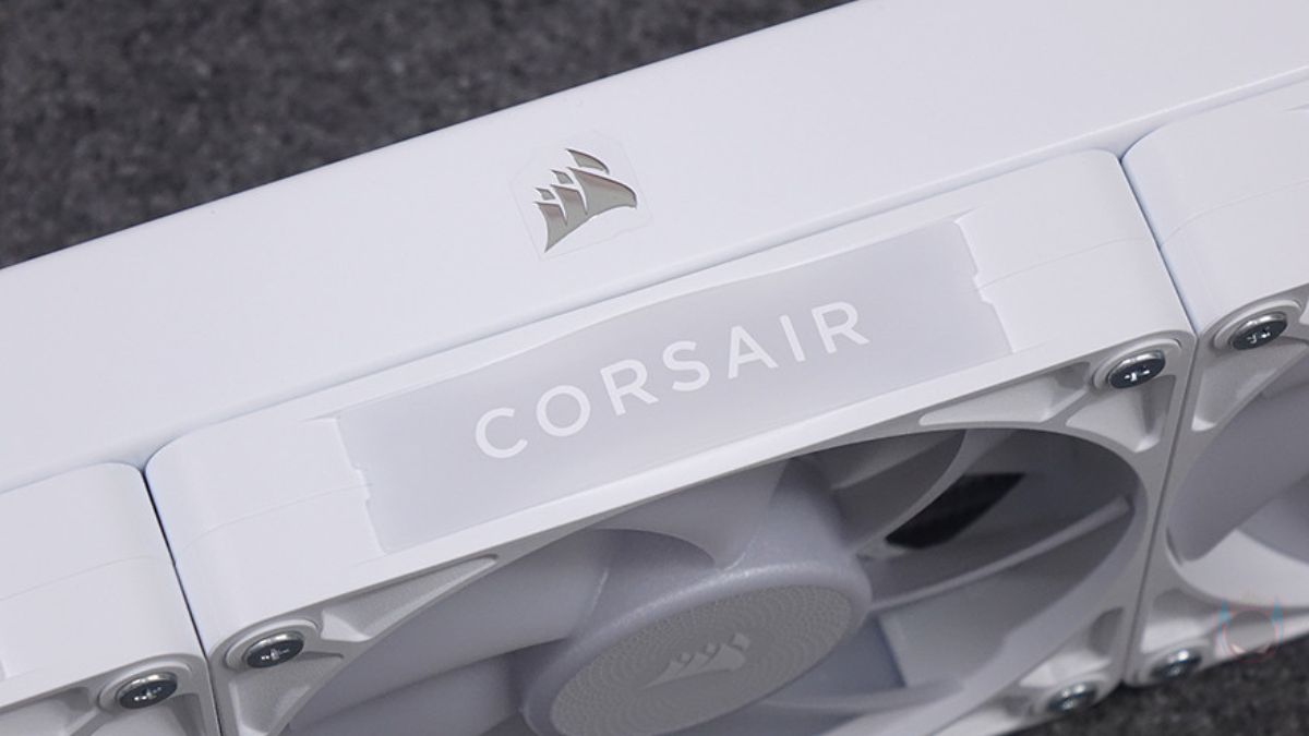 Corsair iCUE LINK TITAN 360 RX vs JONSBO TX360: Đỉnh cao AIO màn hình LCD