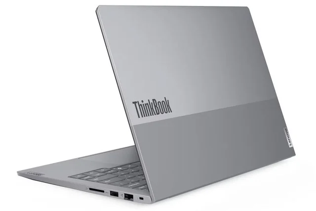 Màn hình OLED đang hạ cánh xuống laptop tầm trung