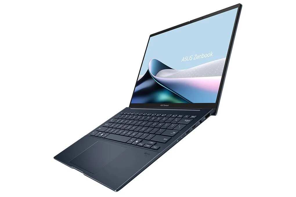 Màn hình OLED hay cấu hình mạnh hơn: Chọn laptop tầm trung nào đáng tiền?