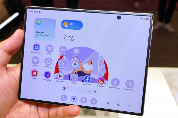 iPhone gập và Galaxy Z Fold 8: Samsung dựng lá chắn trước Apple