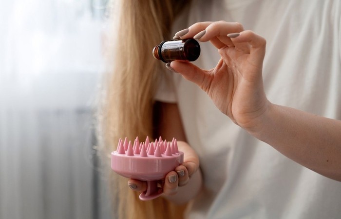 Máy massage da đầu có thực sự ngăn rụng tóc?