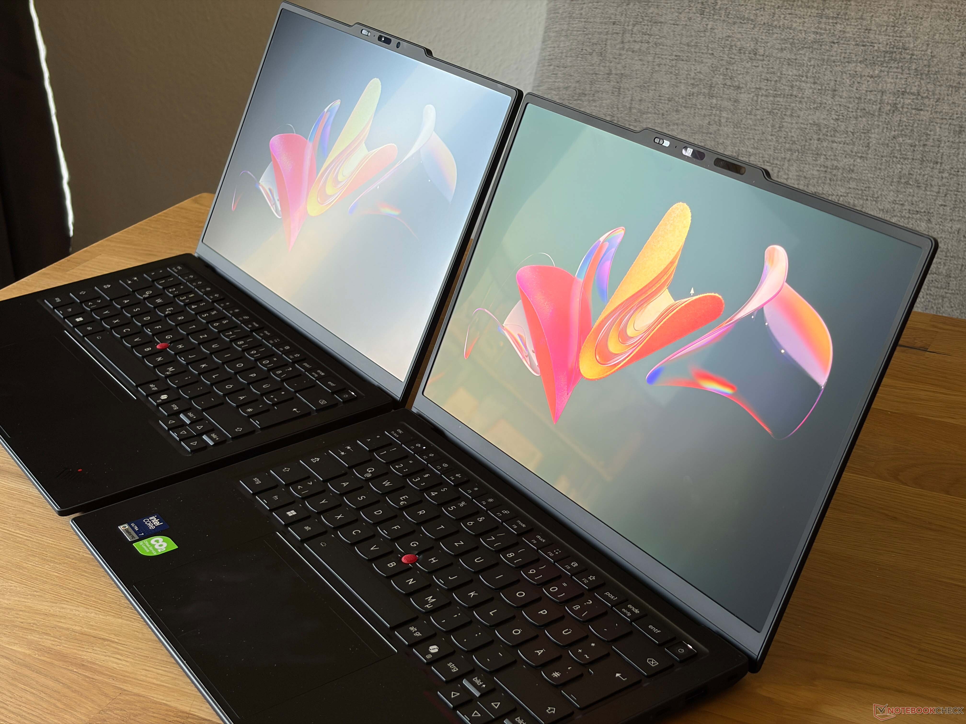 ThinkPad X1 Carbon Gen 14: chọn OLED hay IPS?