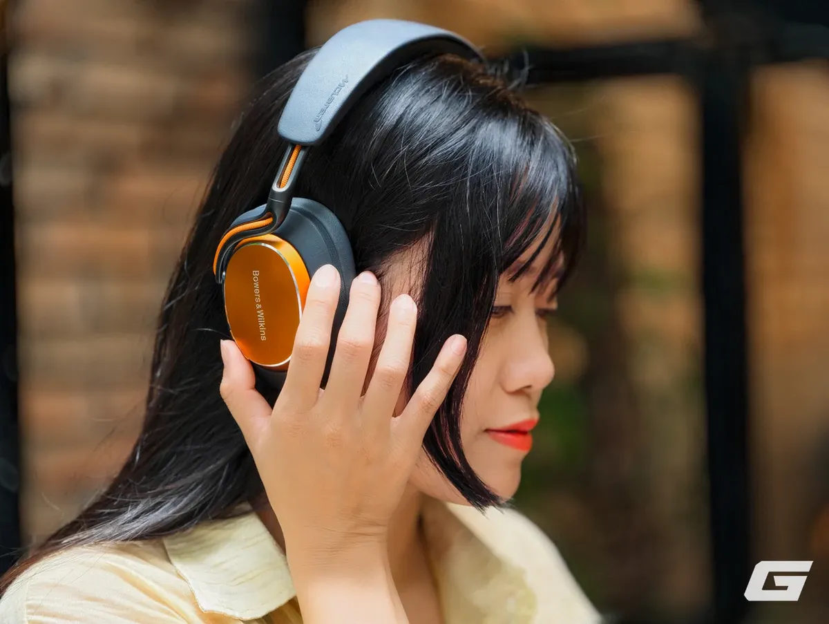 Sennheiser Momentum 4 vs Bowers & Wilkins Px8 S2 McLaren: chọn tai nghe wireless cao cấp nào cho audiophile?