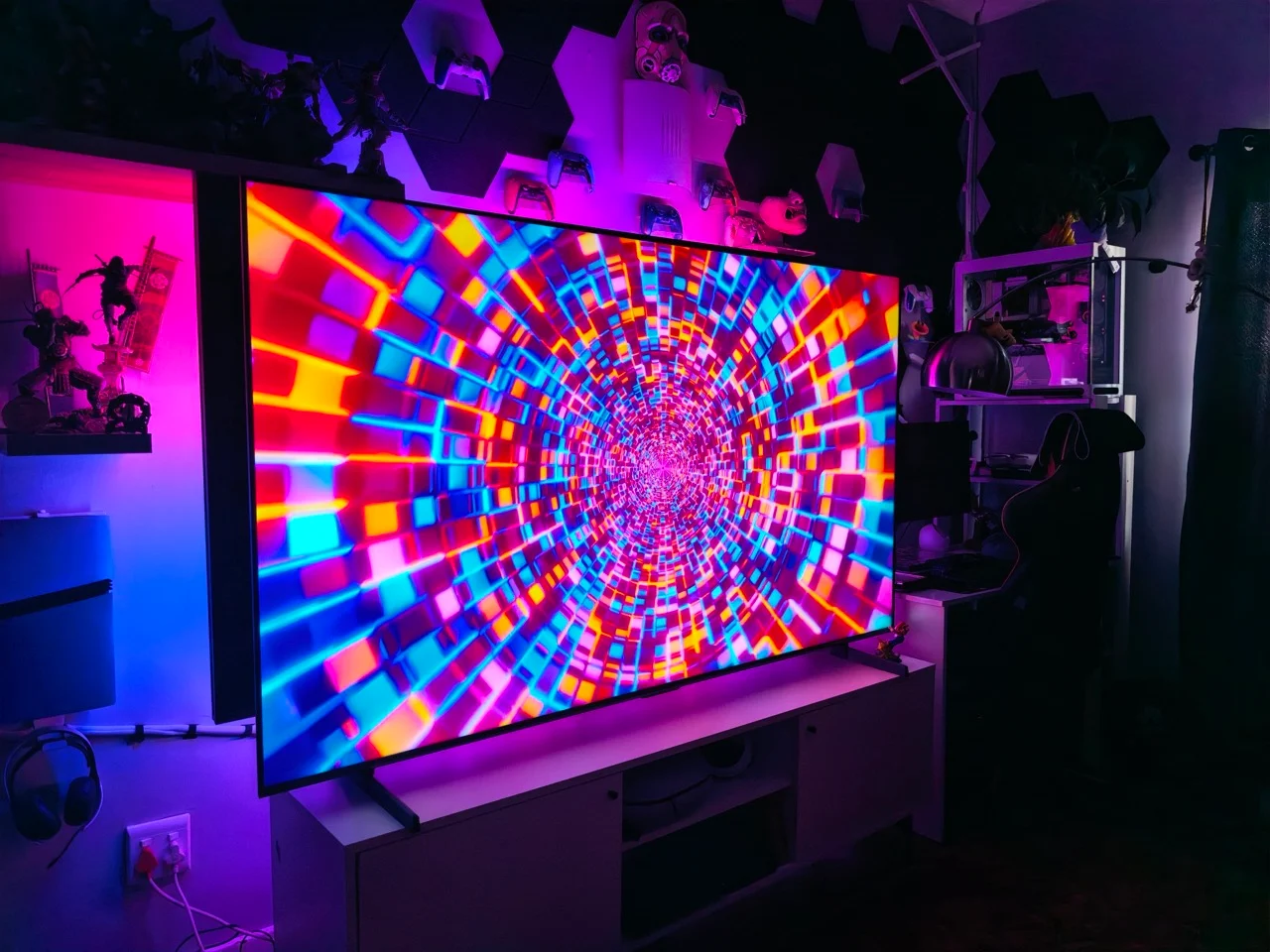 Mini-LED TV Deals: TCL QM5K vs Hisense E8S Under the Spotlight