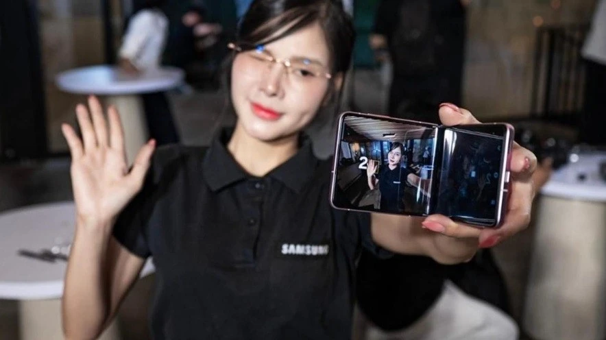 Galaxy Z Flip 8: từ điện thoại gập thành máy quay vlog di động