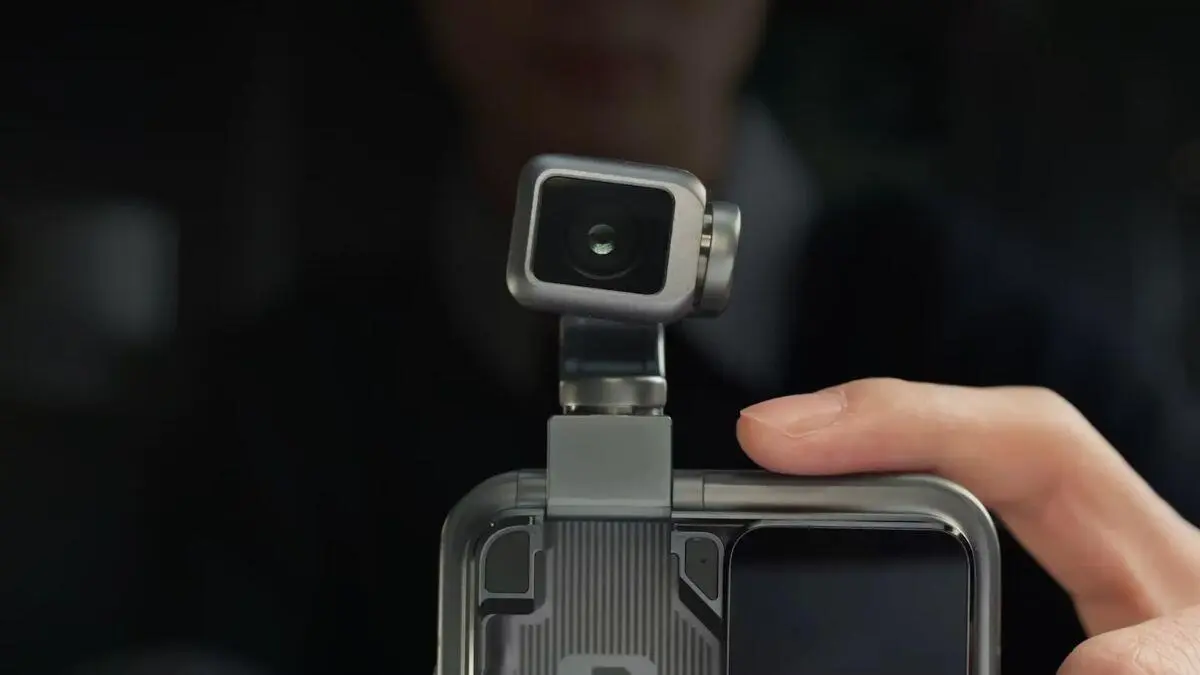 Honor’s Robot Phone Gimbal Camera Makes Phones Act Like Film Rigs