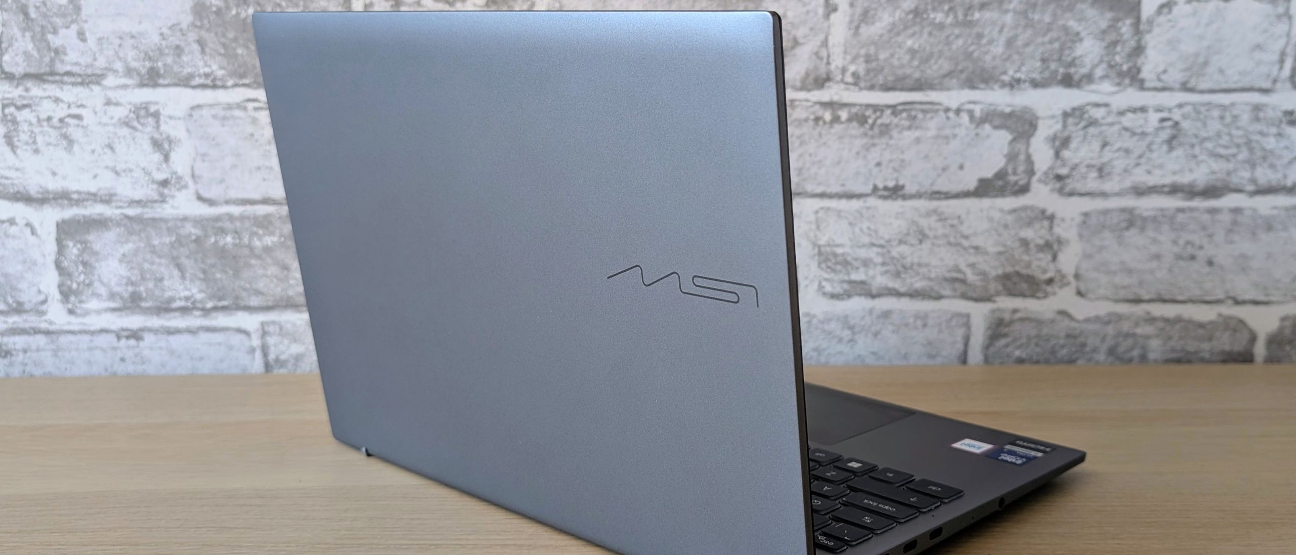 MSI Prestige 13 AI+ vs Premium Linux Ultrabooks