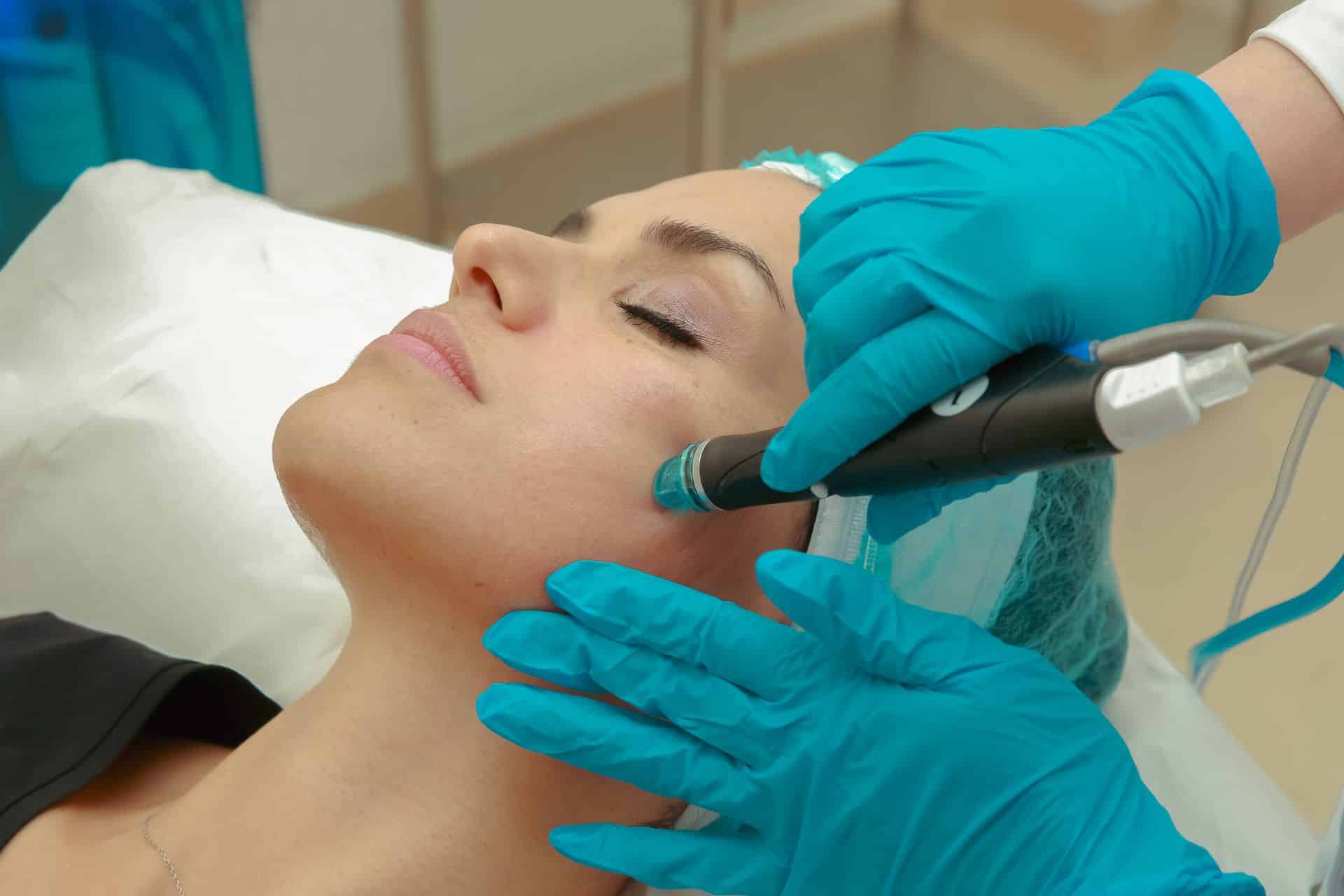 Face Sculpting Devices Explained: Microcurrent vs EMS