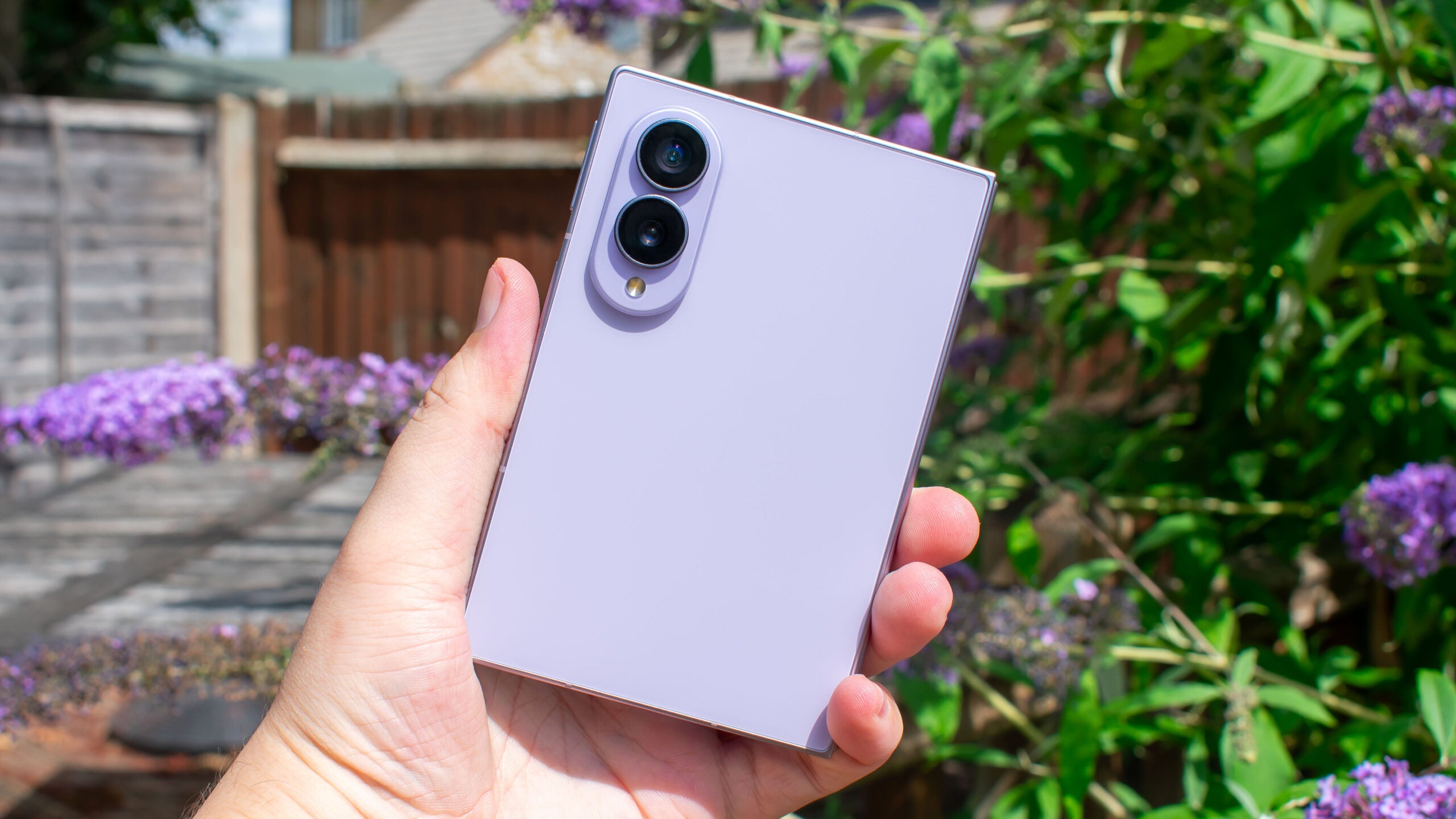 Galaxy Z Fold 8 Review: Gorgeous New Shape, Missing Basics