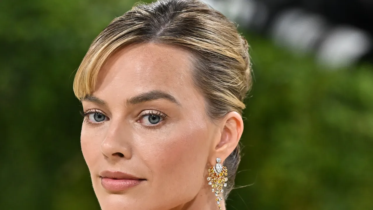 How to Get the Slip Bob: A Sleek Alternative to the Blunt Bob