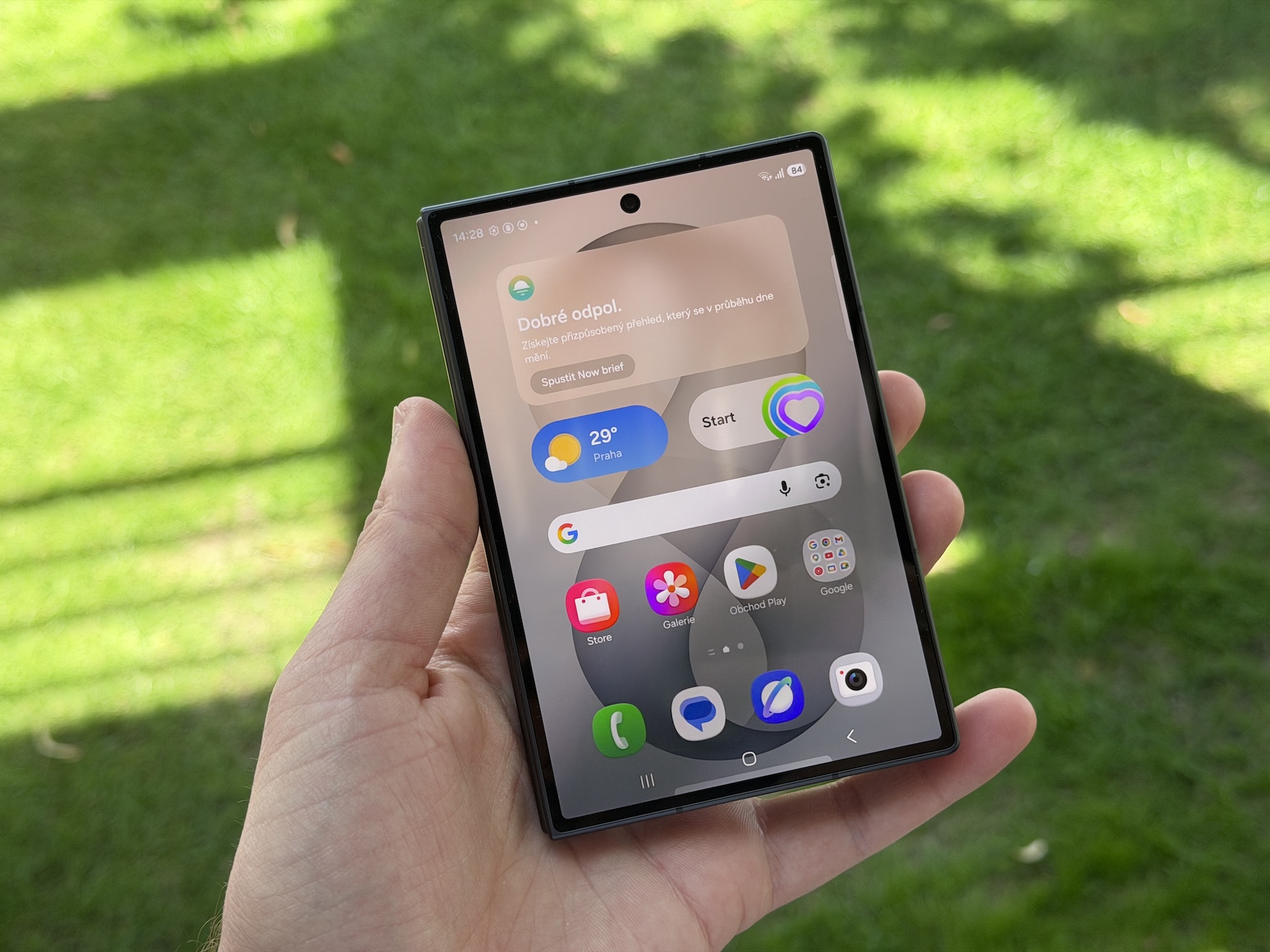 One UI 9’s Hidden Direction: Webcam Mode, Smarter Search, Subtle Control