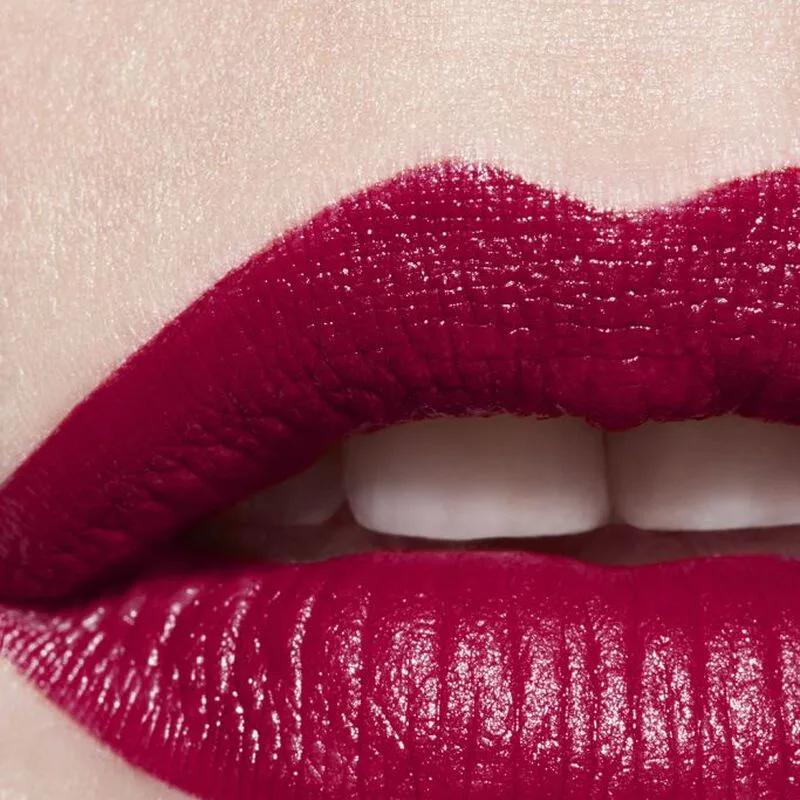 The Cult Lipstick Shades Beauty Editors Actually Keep in Their Handbags