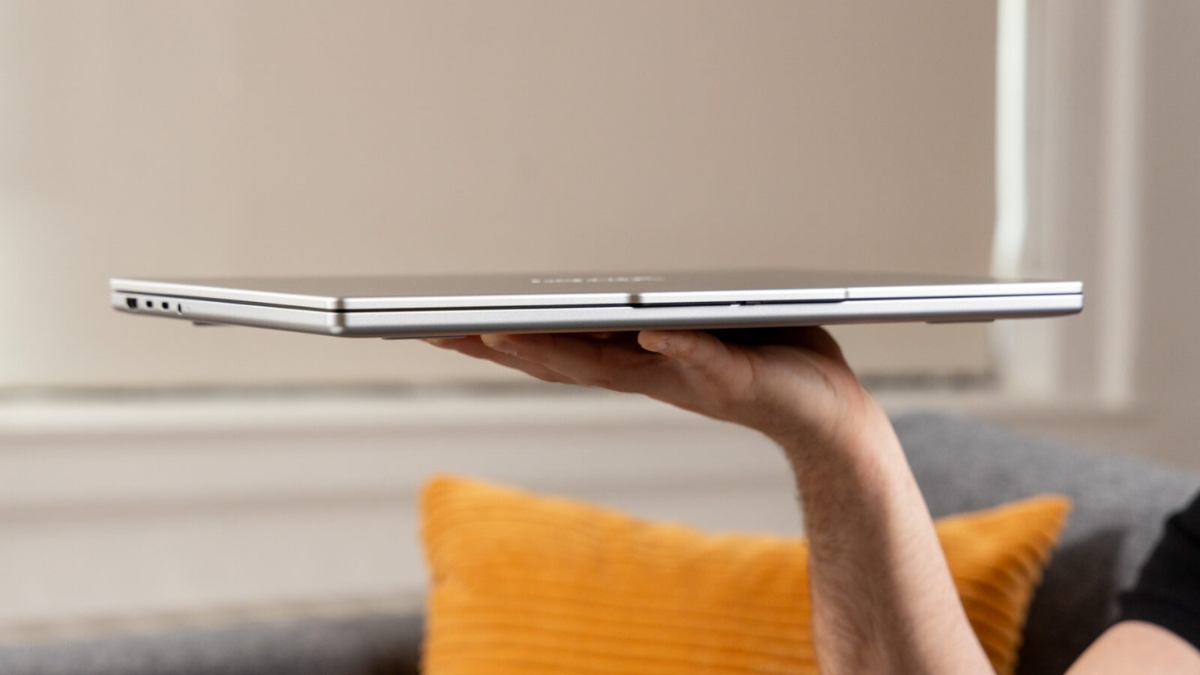 Lenovo IdeaPad Slim 5x vs Yoga Slim 7 14AGP11: chọn laptop Snapdragon X nào đáng tiền?