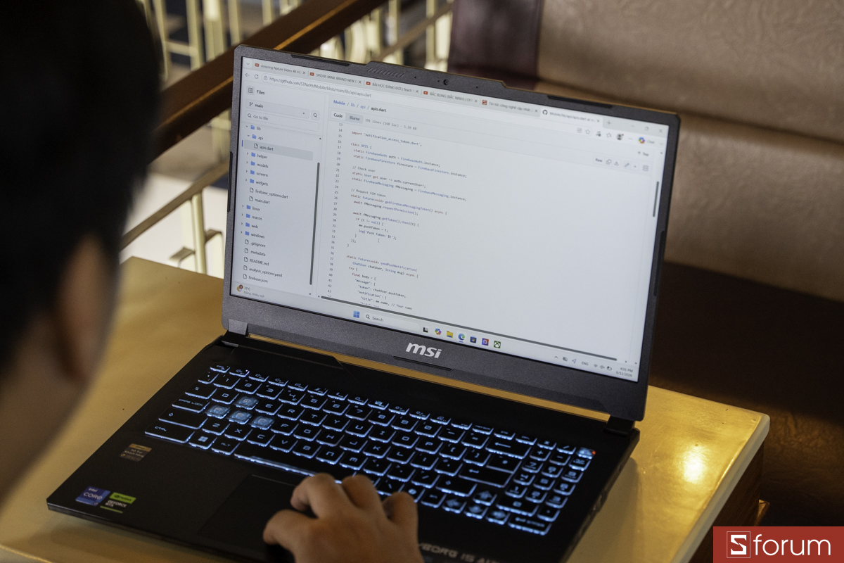 Sinh viên nên mua laptop mới hay cũ để dùng trọn 4 năm đại học?