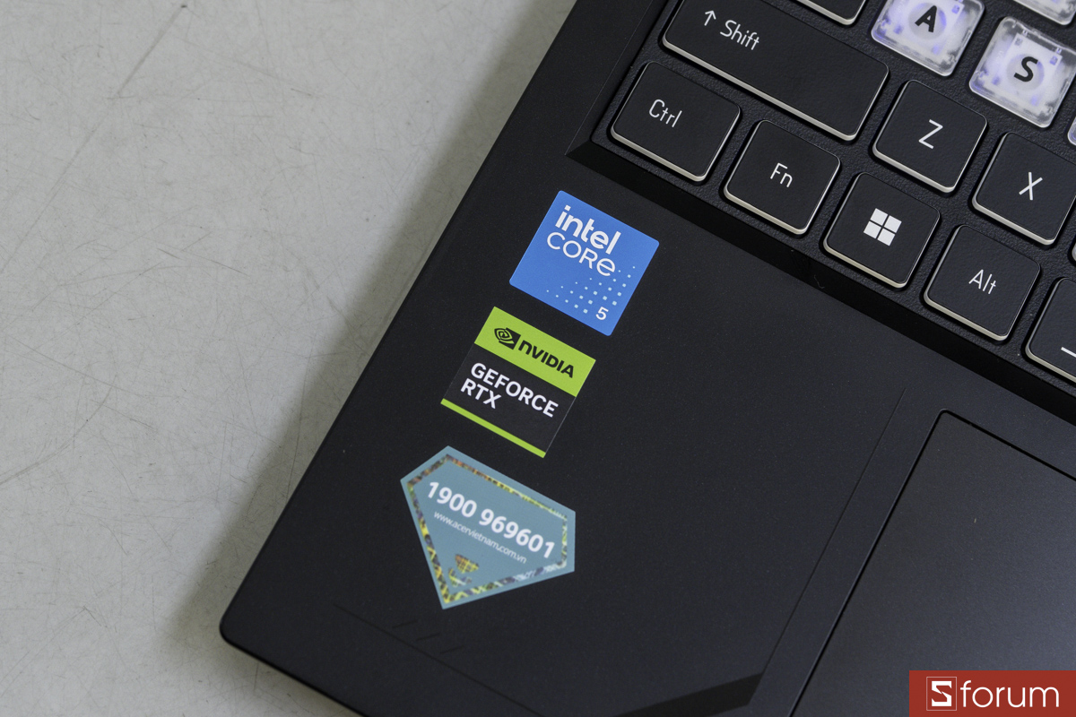 Hướng dẫn chọn laptop cho sinh viên: Hiệu năng, pin và giá