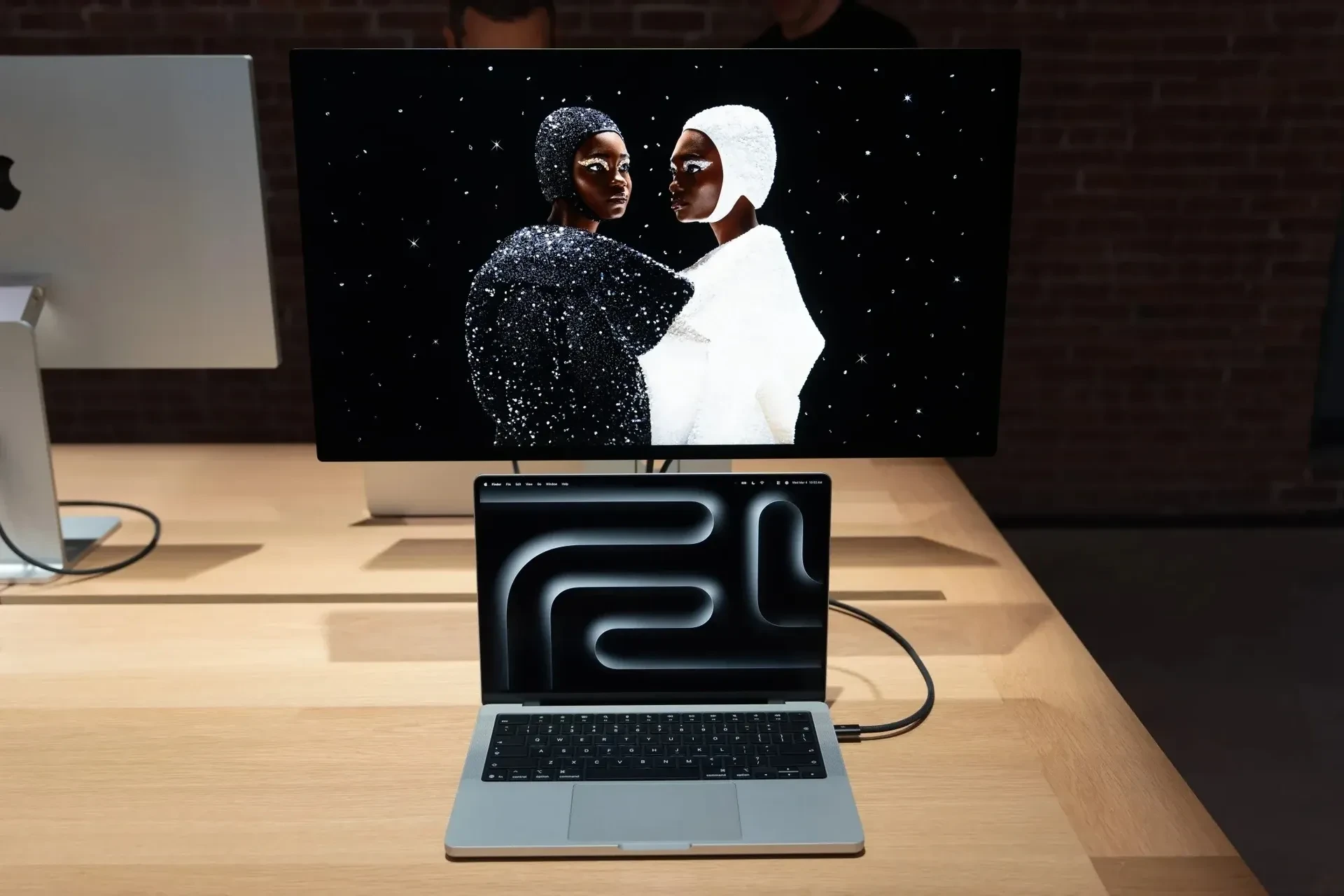Giá iPhone và Mac tăng vọt: Apple mắc kẹt giữa khủng hoảng chip nhớ và địa chính trị