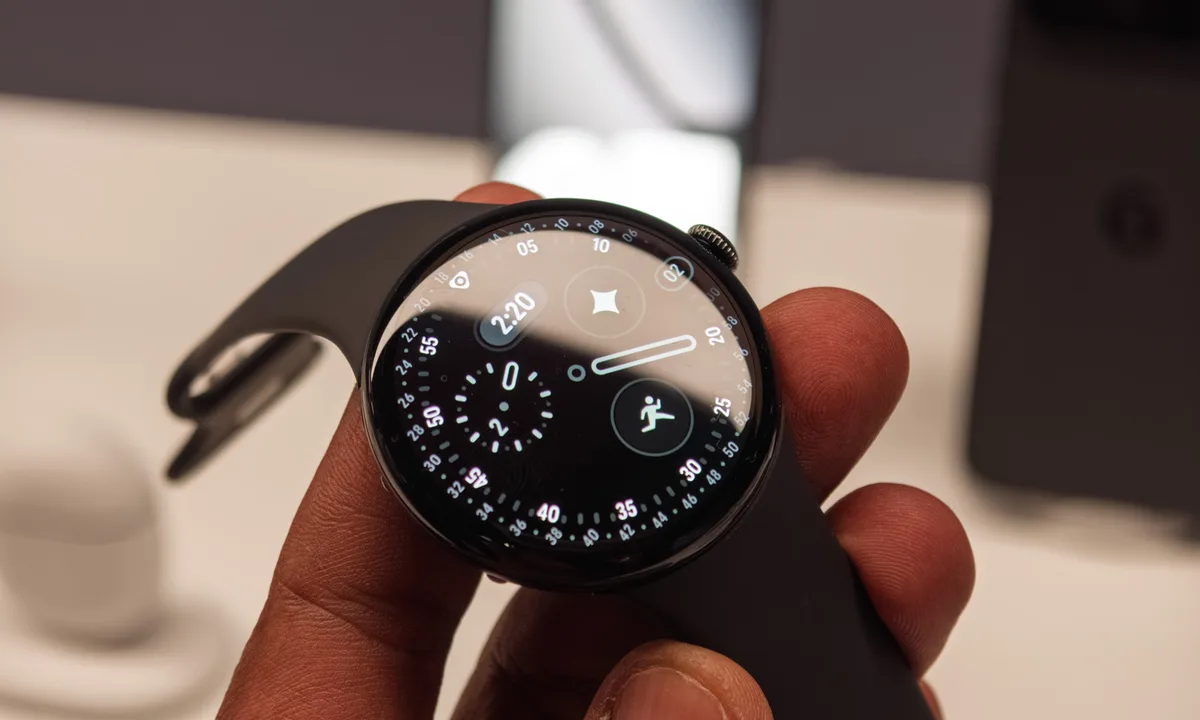 Pixel Watch 5 dùng chip cũ nhưng giá cao: nên nâng cấp không?