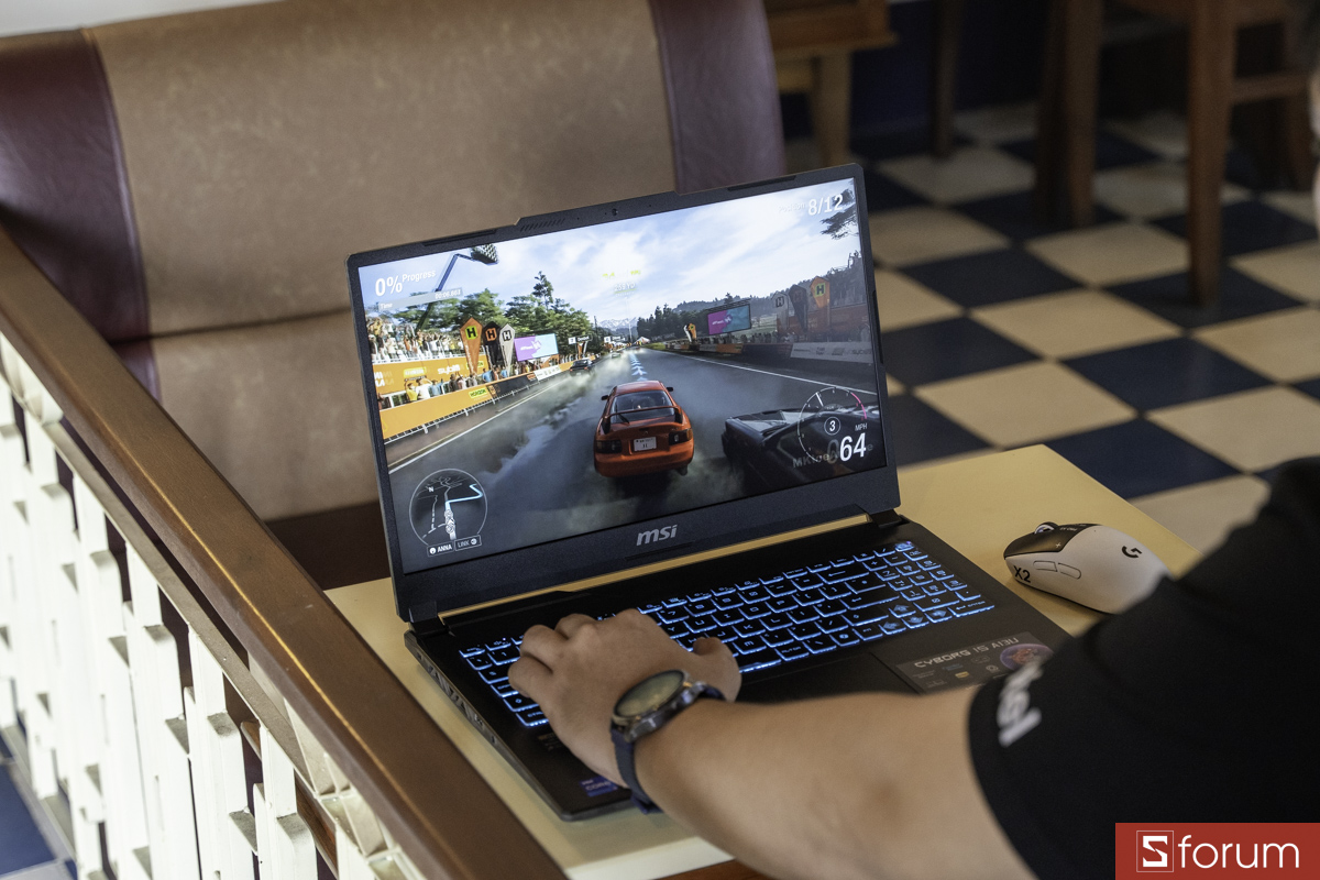Hướng dẫn chọn laptop cho sinh viên: Hiệu năng, pin và giá