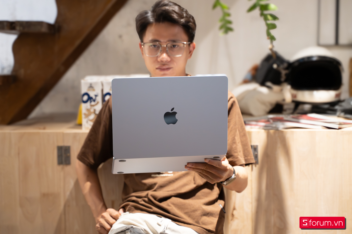 Hướng dẫn mua laptop cũ cho sinh viên: kiểm tra kỹ và tiết kiệm đúng cách