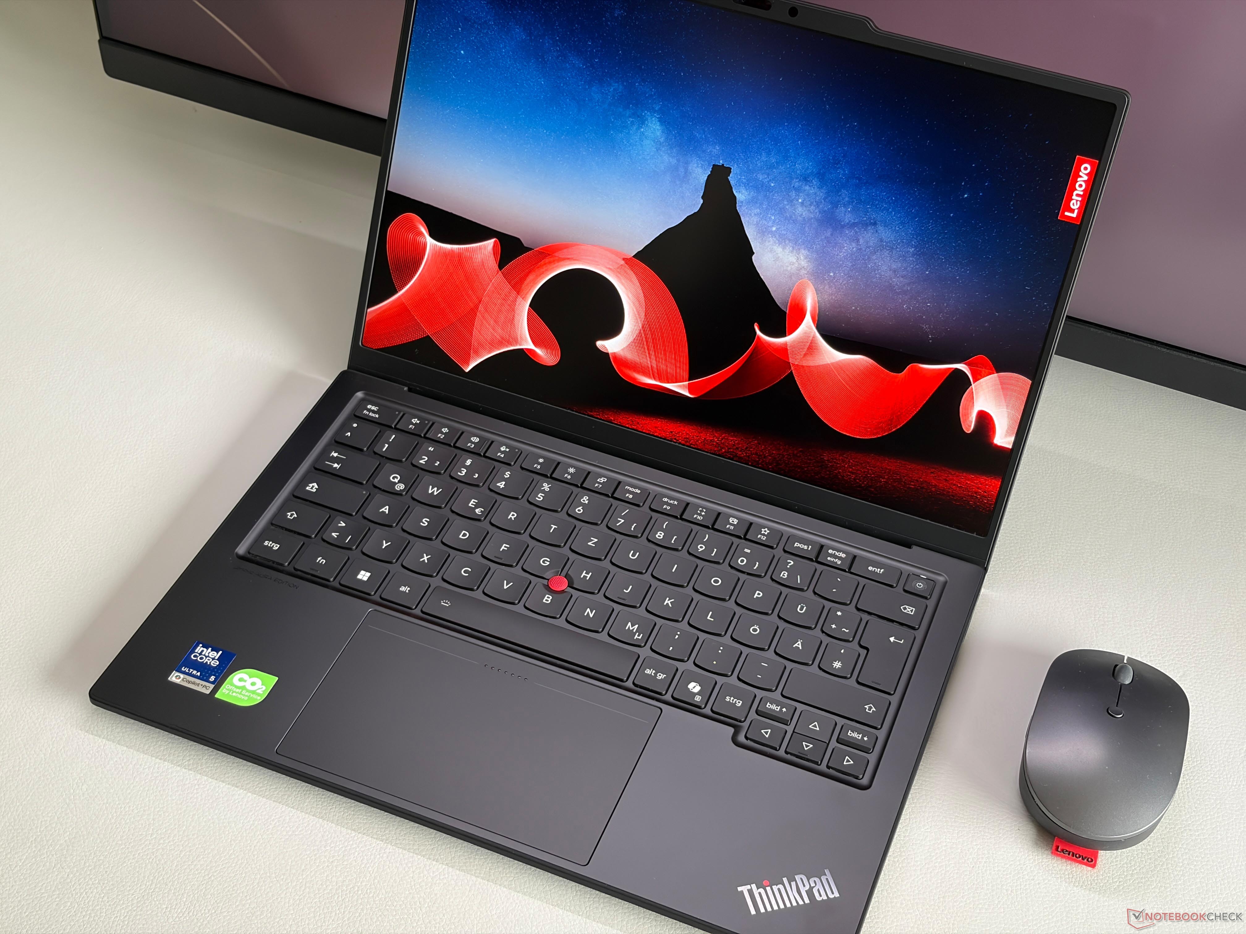 ThinkPad X1 Carbon Gen 14 với Panther Lake: chọn IPS hay OLED?