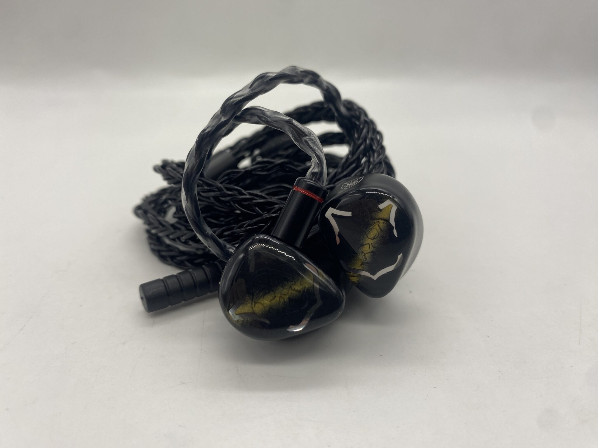 Noble Audio Vanguard vs Grand Oriveti Eminency: chọn tai nghe IEM nào cho audiophile?