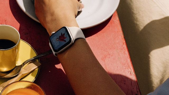 Apple Watch SE 3: đồng hồ thể thao kiêm phụ kiện thời trang