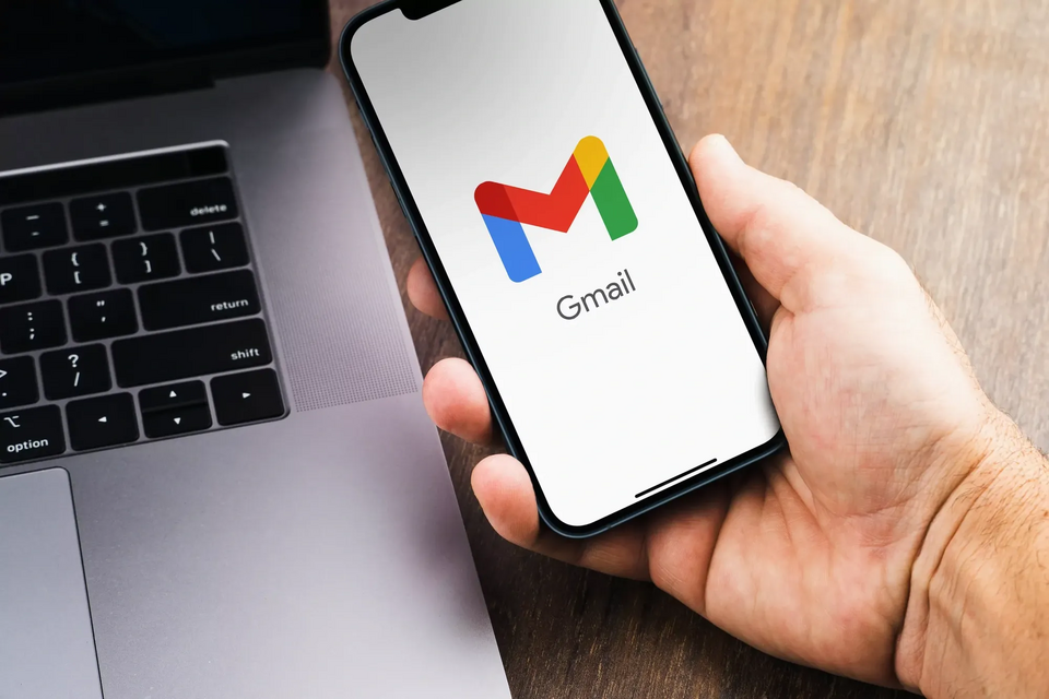 5 ứng dụng Google đang âm thầm ngốn pin điện thoại và cách xử lý