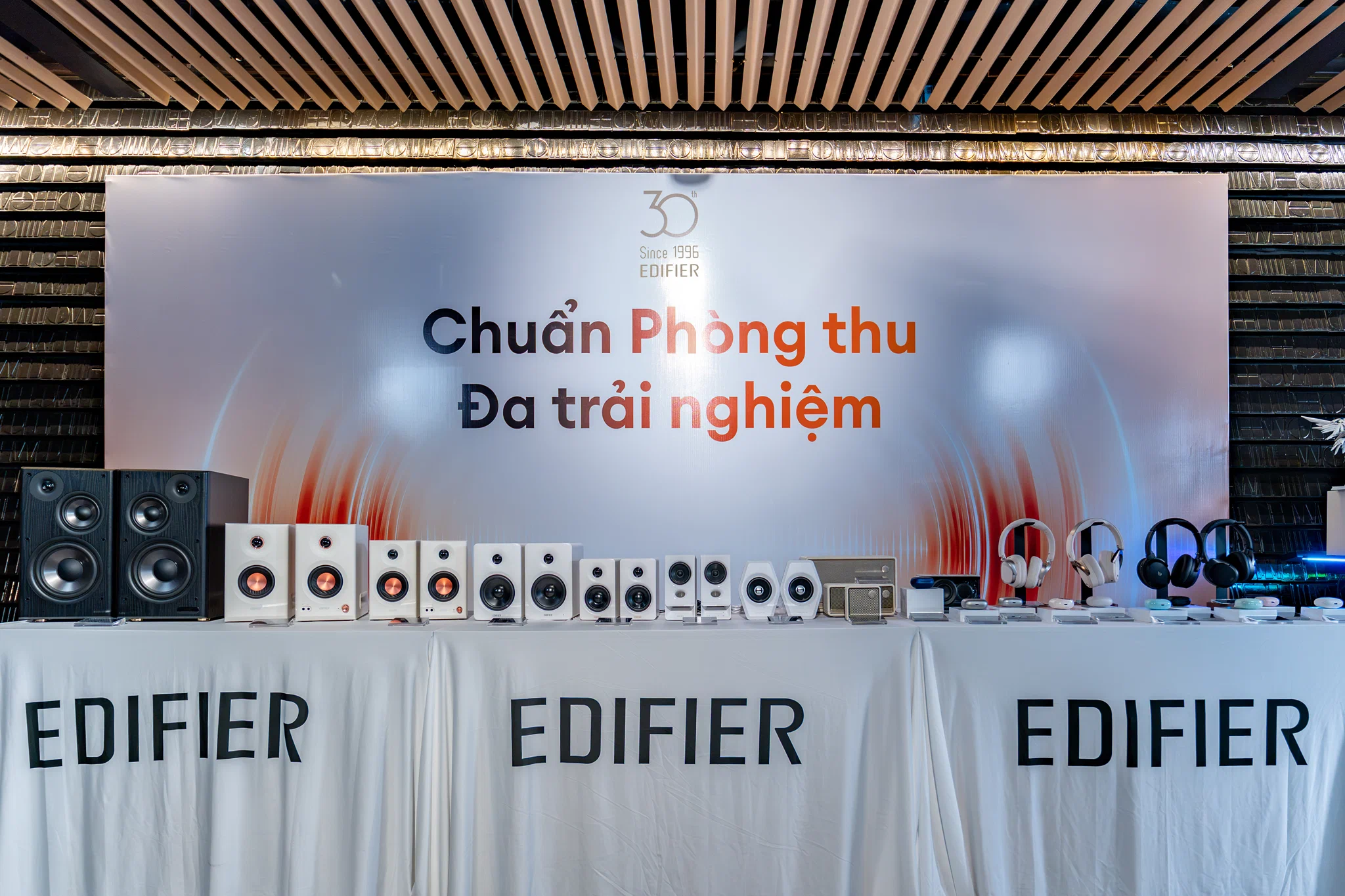 Edifier MR4 MKII: loa kiểm âm Hi-Res 80W hai chế độ cho studio và giải trí