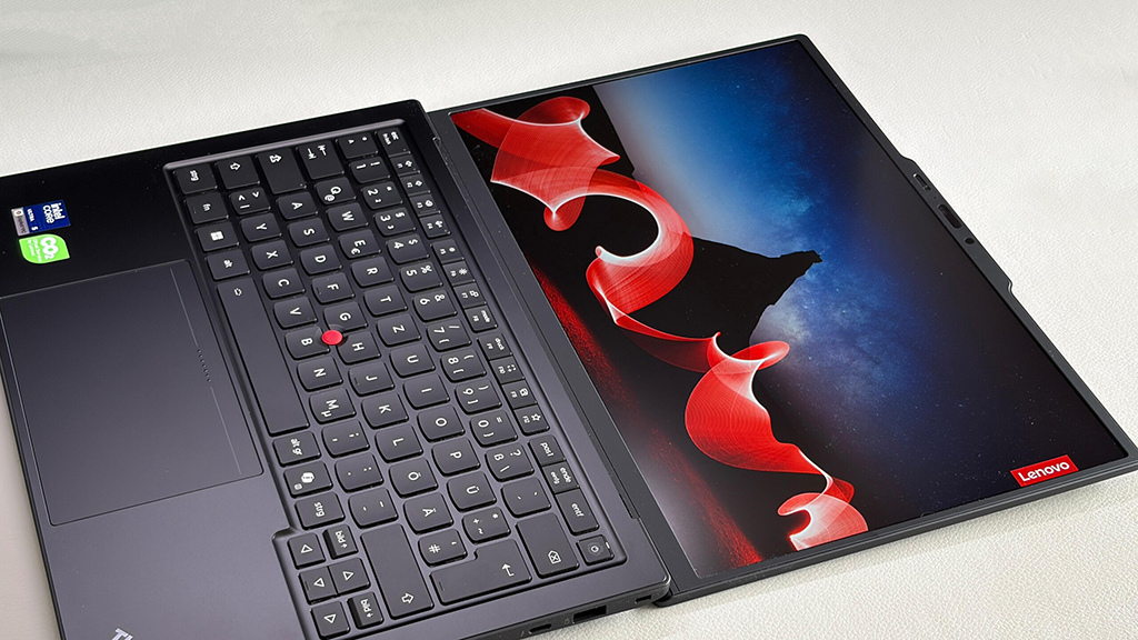 ThinkPad X1 Carbon Gen 14: laptop doanh nhân siêu nhẹ, hiệu năng cao nhưng màn hình gây lăn tăn