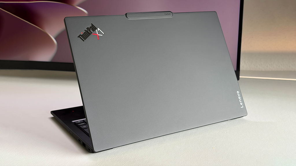 ThinkPad X1 Carbon Gen 14: laptop doanh nhân siêu nhẹ, hiệu năng cao nhưng màn hình gây lăn tăn