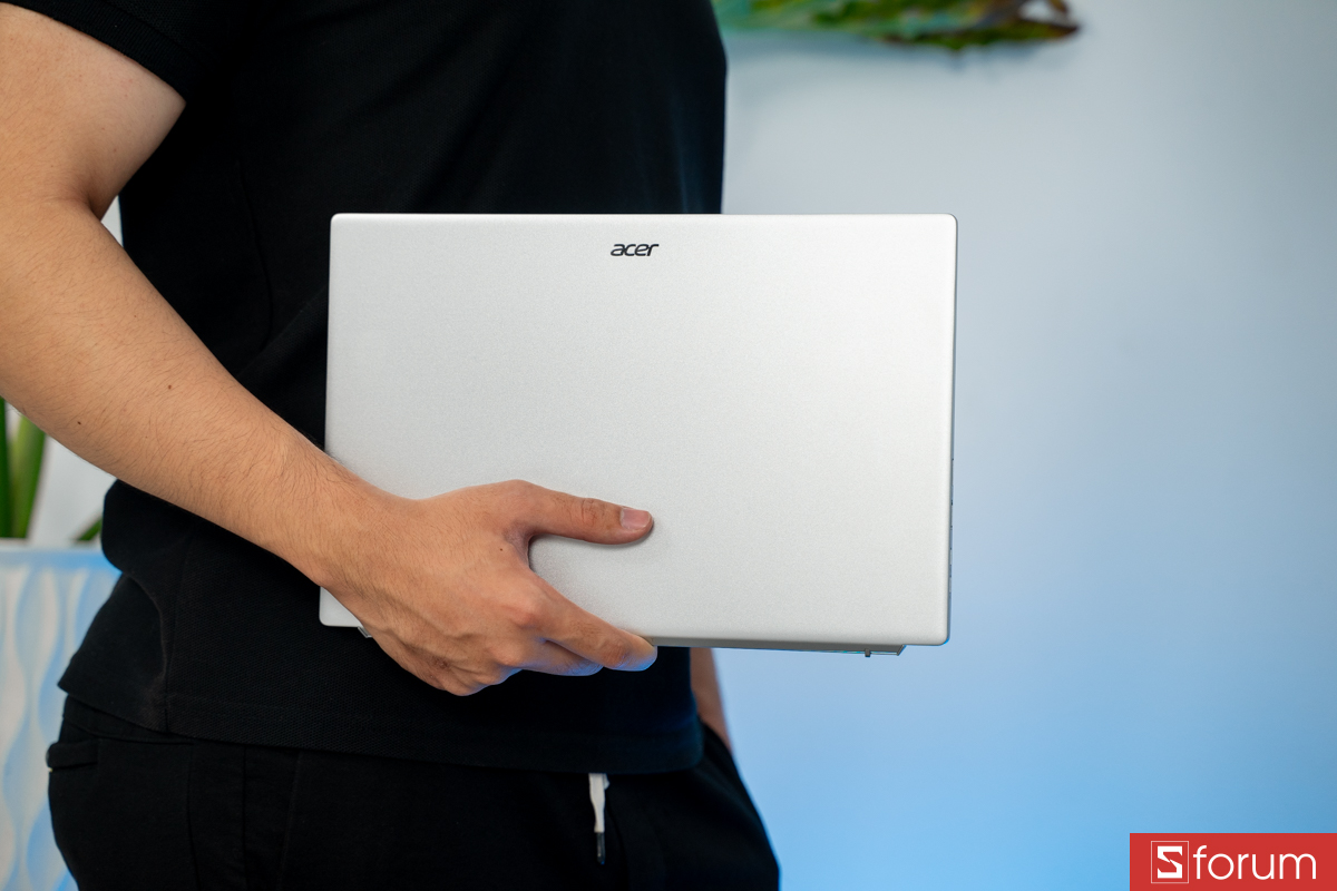 Hướng dẫn mua laptop cũ cho sinh viên: kiểm tra kỹ và tiết kiệm đúng cách