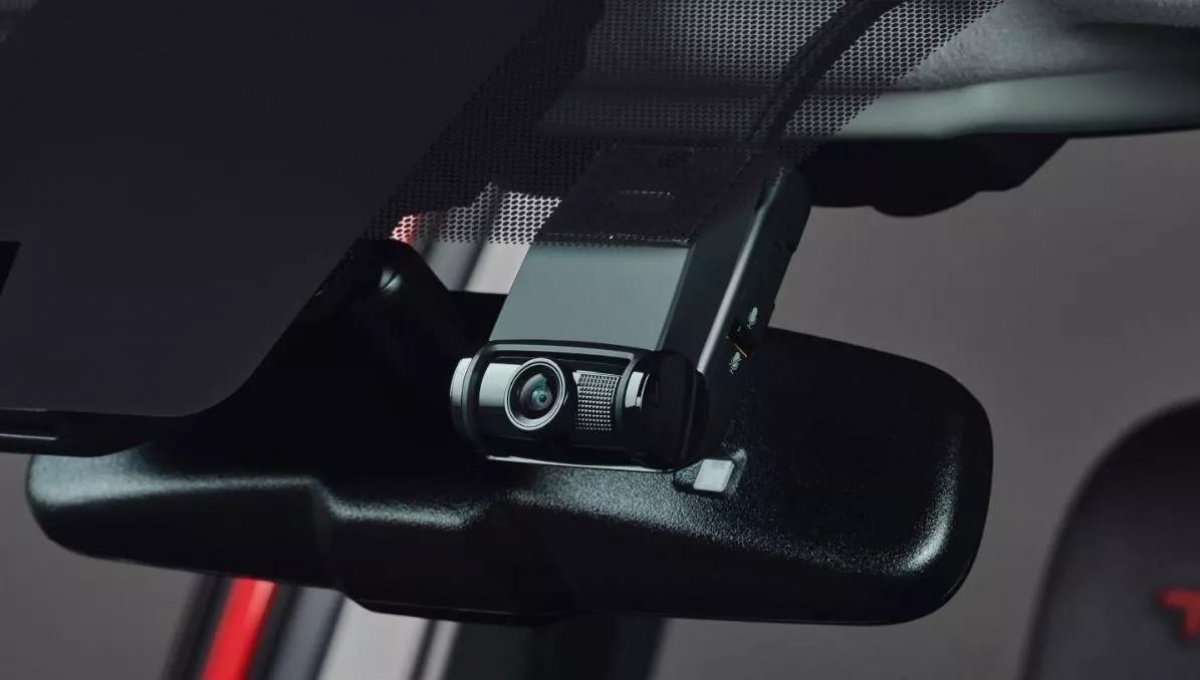 Camera hành trình tích hợp hay lắp thêm: nên chọn loại nào?
