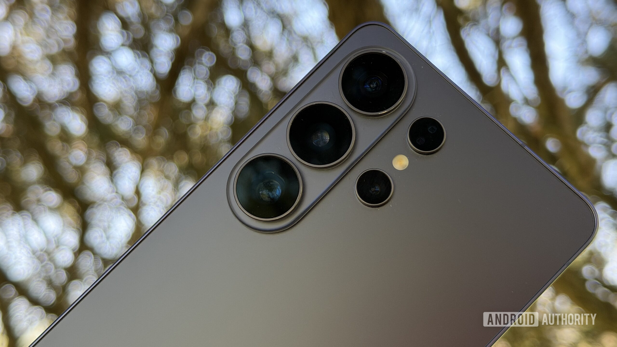 Samsung’s Galaxy S27 Ultra Camera Overhaul Favors Fewer Lenses, Better Glass