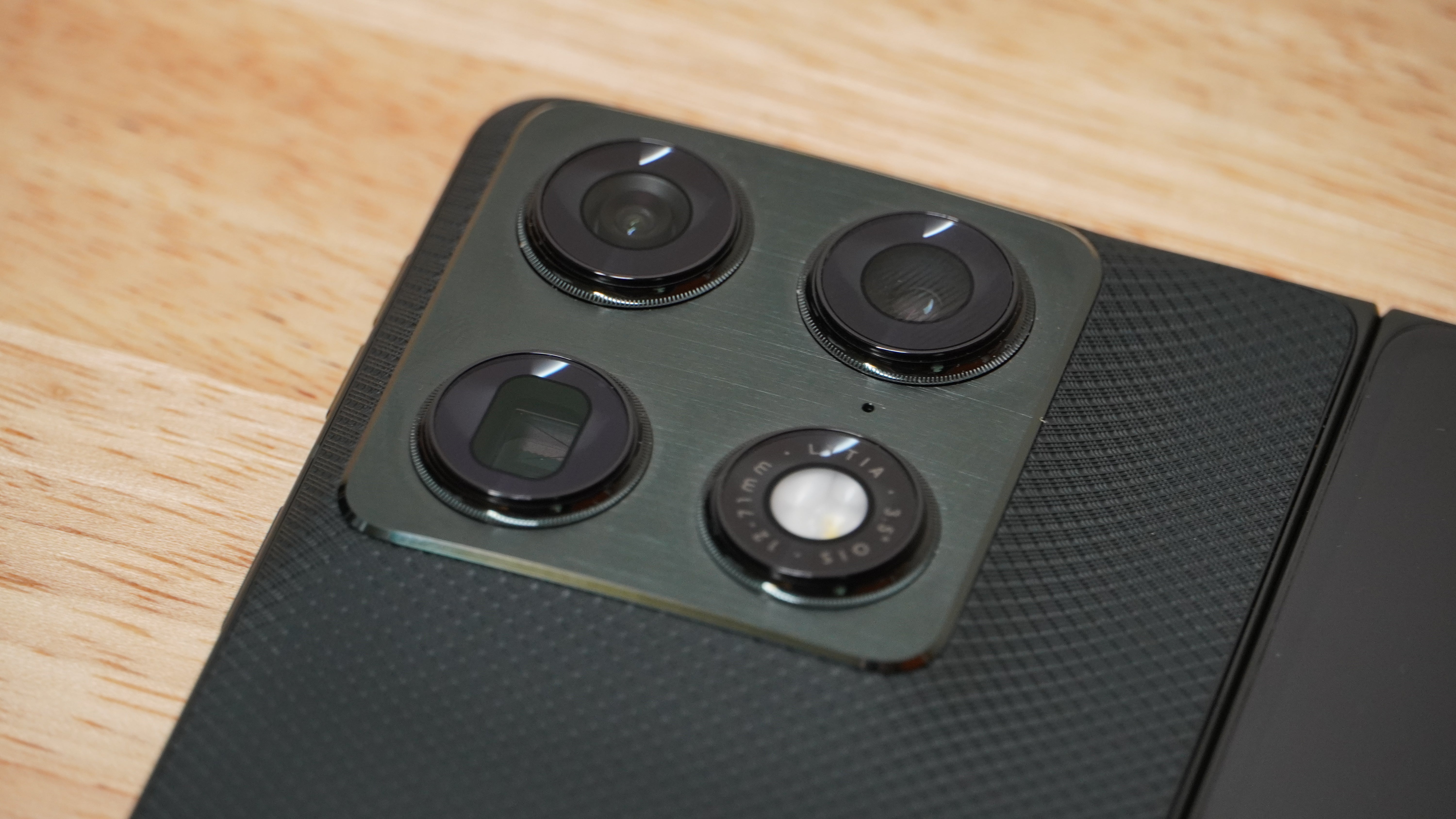 Motorola Razr Fold Review: A Real Alternative to Samsung’s Foldables