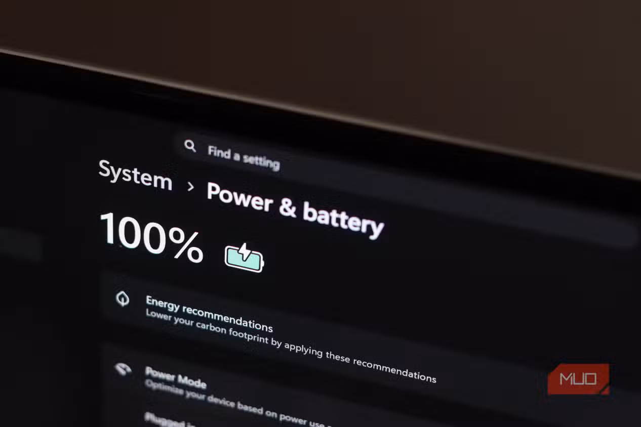 Tại sao pin laptop bị giới hạn ở 99Wh: luật hàng không và những đánh đổi vô hình