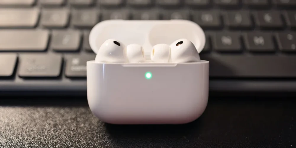 AirPods tích hợp camera: dấu mốc iOS 27 và cuộc đua thời gian
