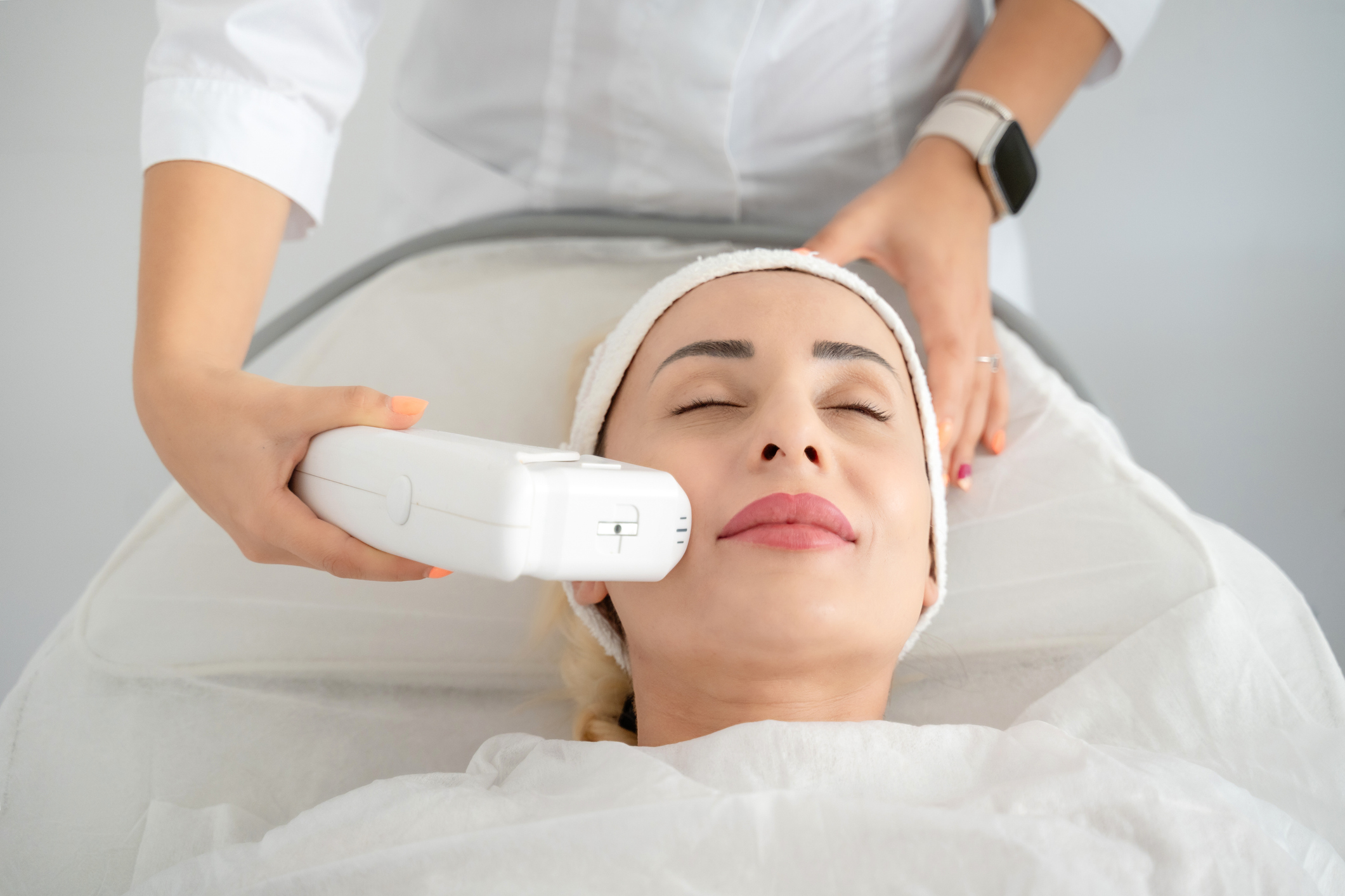 Does HIFU Facial Really Tighten Skin? The Evidence-Based Answer