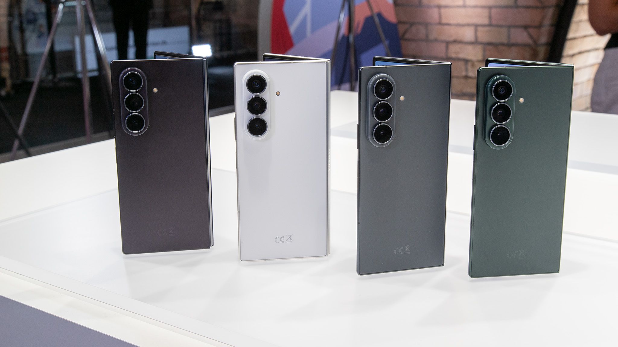 Galaxy Z Fold 8 vs Fold 8 Ultra: Does the Wider Design Win?